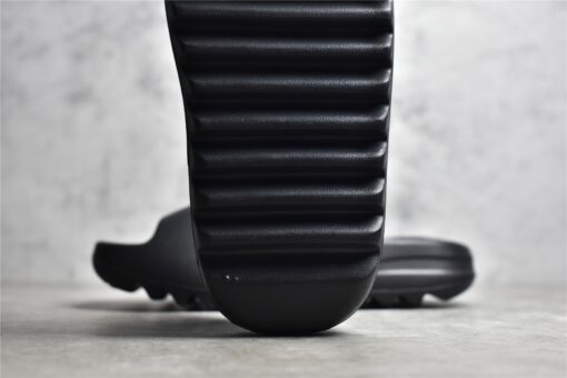 Adidas Yeezy Slides Onyx/Black - Image 3
