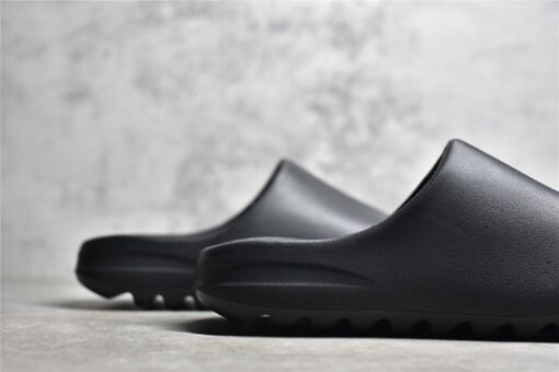 Adidas Yeezy Slides Onyx/Black - Image 2