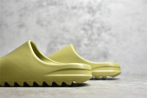 Adidas Yeezy Slides Resin - Image 4