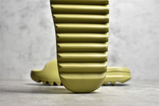 Adidas Yeezy Slides Resin - Image 3