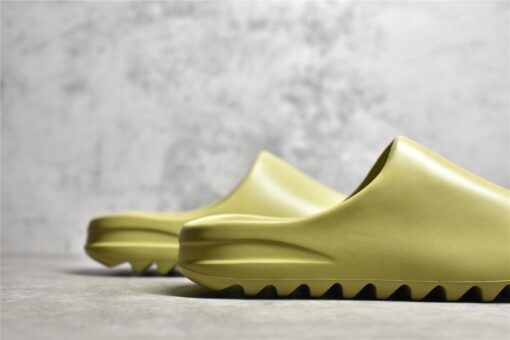 Adidas Yeezy Slides Resin - Image 2