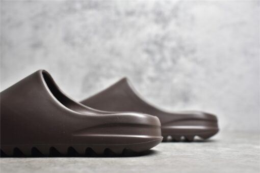 Adidas Yeezy Slides - Image 4