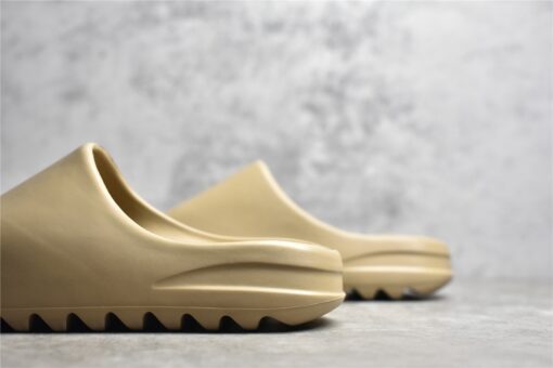 Adidas Yeezy Slides - Image 4