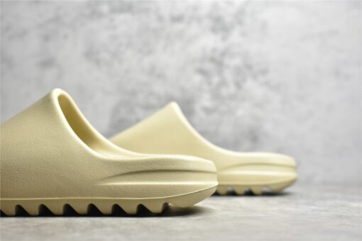 Adidas Yeezy Slides - Image 4