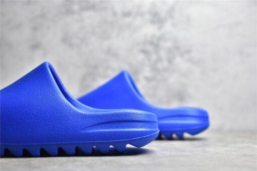 Adidas Yeezy Slides - Image 4