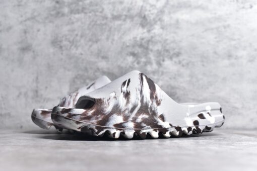 Adidas Yeezy Slides - Image 9