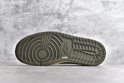 Air Jordan 1 Retro Low OG  X Travis Scott Medium Olive - Image 5