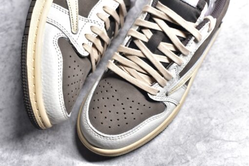 Air Jordan 1 Retro Low OG  X Travis Scott Reverse Mocha - Image 4