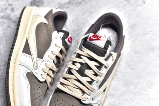 Air Jordan 1 Retro Low OG  X Travis Scott Reverse Mocha - Image 3