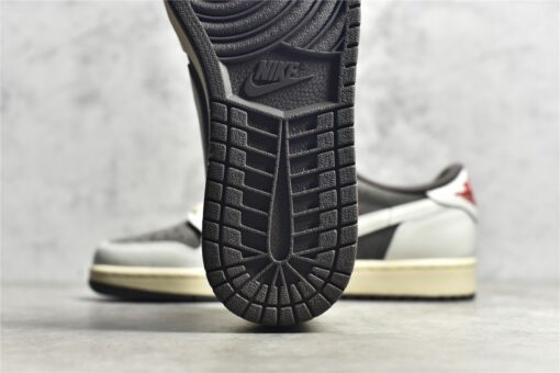 Air Jordan 1 Retro Low OG  X Travis Scott Reverse Mocha - Image 3