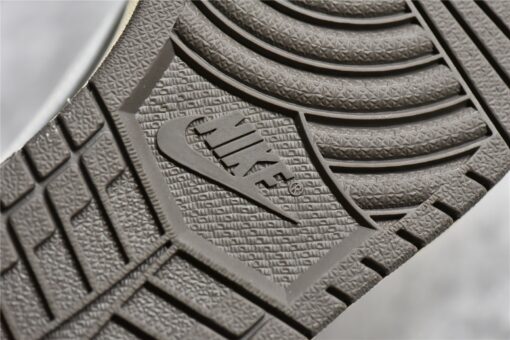 Air Jordan 1 Retro Low OG  X Travis Scott Reverse Mocha - Image 11